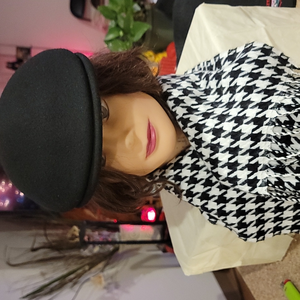 ITALIAN 100% WOOL 100% LAINE DRIVING CAP.